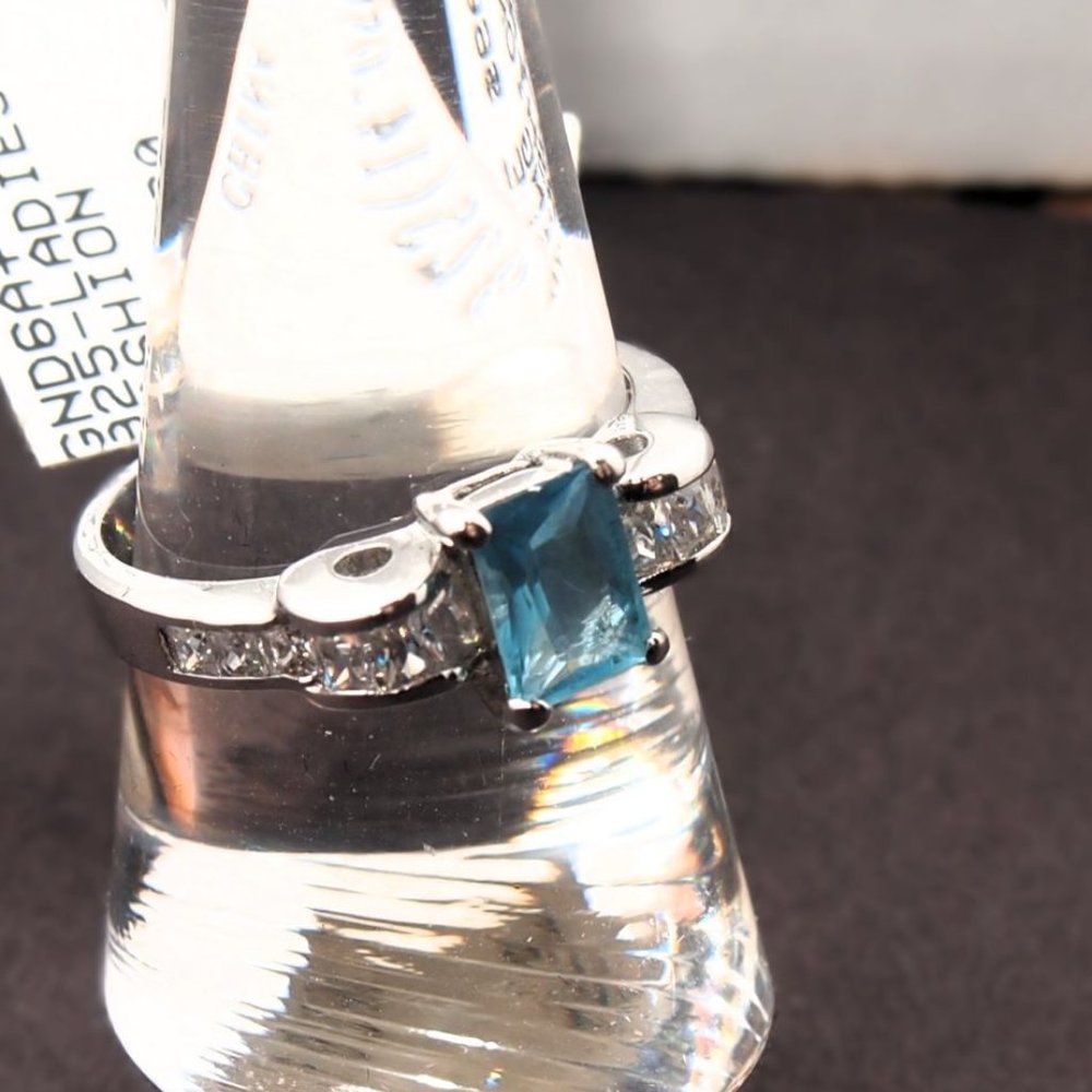 **WoW** Beautiful Fashion / Promise Ring With Blue Ice And White Stones - Picture 4 of 6